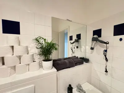 TV/Unterhaltungsangebot in der Unterkunft HolidayHome Apartments I Top Design Apartment in Heart of Berlin-Friedrichshain