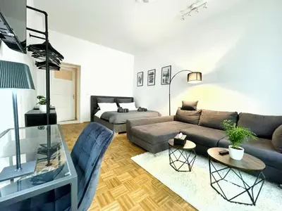 Ein Sitzbereich in der Unterkunft HolidayHome Apartments I Top Design Apartment in Heart of Berlin-Friedrichshain