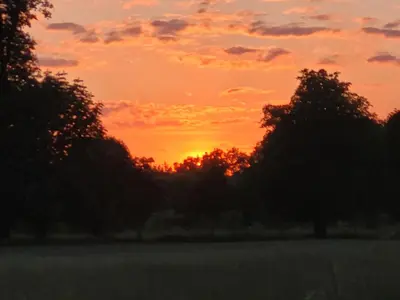 Blick auf den Sonnenuntergang/Sonnenaufgang von der Ferienwohnung aus oder aus der Nähe