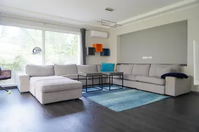 Ein Sitzbereich in der Unterkunft Berlin Bound Retreat 3 bedrooms