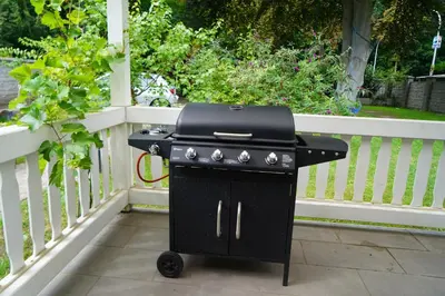 Ein für Gäste verfügbarer Grill im Ferienhaus