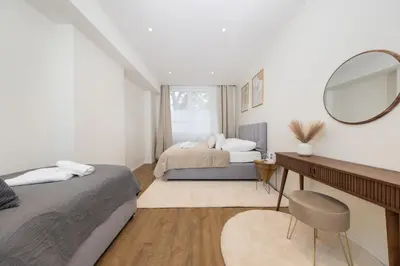 Ein Bett oder Betten in einem Zimmer der Unterkunft 120sqm & 5-room luxury apartment with 2 bathrooms