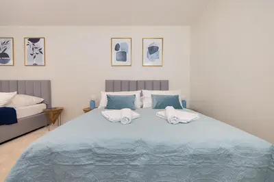 Ein Bett oder Betten in einem Zimmer der Unterkunft 120sqm & 5-room luxury apartment with 2 bathrooms