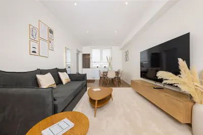 TV/Unterhaltungsangebot in der Unterkunft 120sqm & 5-room luxury apartment with 2 bathrooms