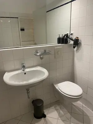Ein Badezimmer in der Unterkunft SybilleGaniaBerlin-Steglitz