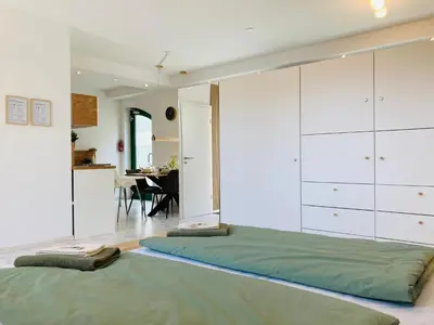 Ein Bett oder Betten in einem Zimmer der Unterkunft StudioIModernIZentrumIWLANIParkplatzIDisneyPlus