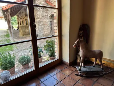 Ein Garten an der Unterkunft Stilvolle Gästezimmer auf romantischem Pferdehof