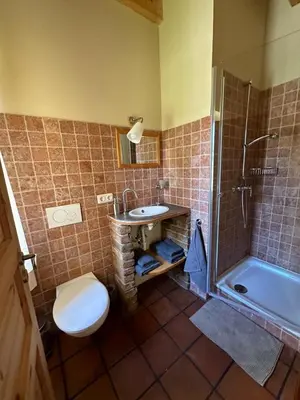 Ein Badezimmer in der Unterkunft Stilvolle Gästezimmer auf romantischem Pferdehof
