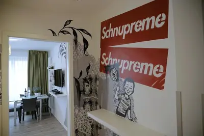 Ein Zertifikat, Auszeichnung, Logo oder anderes Dokument, das in der Unterkunft Apartments Rosenthal Residence ausgestellt ist