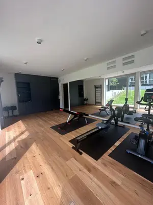 Das Fitnesscenter und/oder die Fitnesseinrichtungen in der Unterkunft Wunderschönes Apartment Soul Space mit Seeblick im Marina Resort Bad Saarow