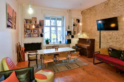 TV/Unterhaltungsangebot in der Unterkunft Kiez Hostel Berlin