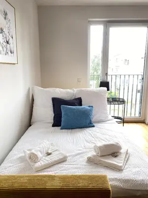 Ein Bett oder Betten in einem Zimmer der Unterkunft 5 Sterne Apartment, Nähe Flughafen Berlin, WLAN