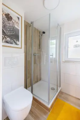 Ein Badezimmer in der Unterkunft Ferienhaus Goldene Zeit I Terasse I Parkplatz I 3 SZ I 2 Bäder I 2 min zum See