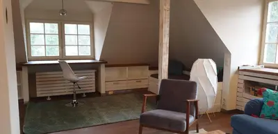 Ein Sitzbereich in der Unterkunft Ferienwohnung DG am Waldfriedhof