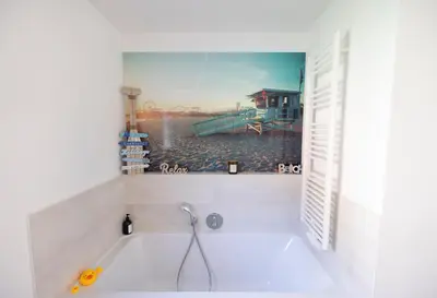 Ein Badezimmer in der Unterkunft FEWO PARTNERS - Fewo California Dreaming 93 qm mit Garten in Wildau Nähe BER-Airport