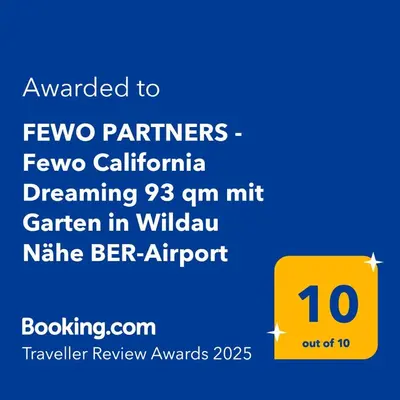 Ein Zertifikat, Auszeichnung, Logo oder anderes Dokument, das in der Unterkunft FEWO PARTNERS - Fewo California Dreaming 93 qm mit Garten in Wildau Nähe BER-Airport ausgestellt ist