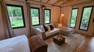 Ein Sitzbereich in der Unterkunft Kleine Auszeit - Cottage im Grünen