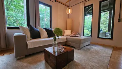 Ein Sitzbereich in der Unterkunft Kleine Auszeit - Cottage im Grünen