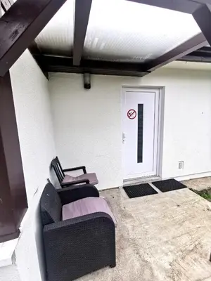 Ein Sitzbereich in der Unterkunft Monteur-Haus Agave Berlin Treptow, Neukölln, Altglienicke