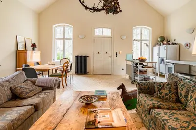 Ein Sitzbereich in der Unterkunft Kleines Schloss Lanke