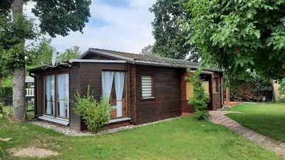 Das Gebäude in dem sich das Ferienhaus befindet