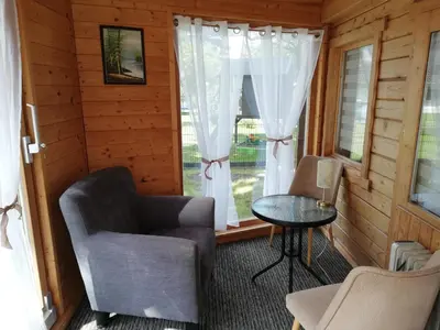 Ein Sitzbereich in der Unterkunft Sommerferienhaus Jeannette