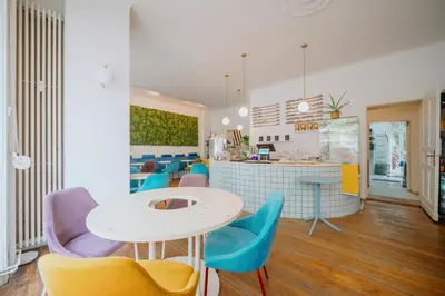 Ein Sitzbereich in der Unterkunft Homely Berlin - City Center, Modern, Historical, Near Park