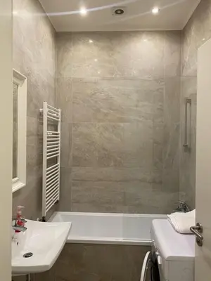 Ein Badezimmer in der Unterkunft Villa Wittenau Ferienwohnung EG
