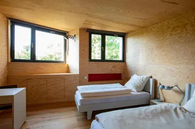 Ein Bett oder Betten in einem Zimmer der Unterkunft Große Wohnung mit Loggia