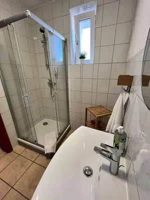 Ein Badezimmer in der Unterkunft Altbauapartment in Wassernähe und Magenta TV