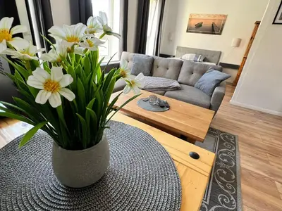 Ein Sitzbereich in der Unterkunft Altbauapartment in Wassernähe und Magenta TV