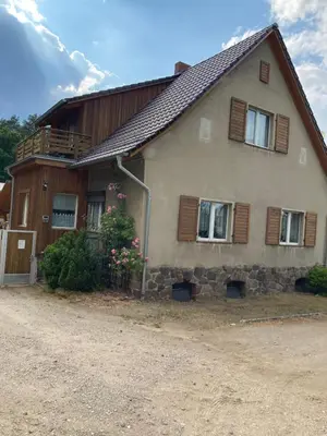 Das Gebäude in dem sich die Ferienwohnung befindet