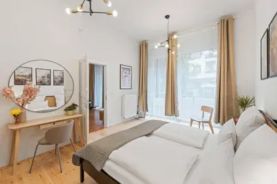 Ein Bett oder Betten in einem Zimmer der Unterkunft Holiday 33 Apartment M Schönhauser Allee