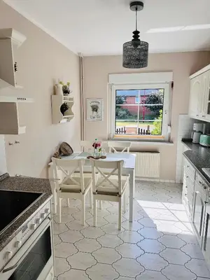 Küche/Küchenzeile in der Unterkunft Perfekte Auszeit - Charmantes Ferienhaus Neuenhagen bei Berlin