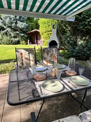 Ein Garten an der Unterkunft Perfekte Auszeit - Charmantes Ferienhaus Neuenhagen bei Berlin