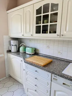 Küche/Küchenzeile in der Unterkunft Perfekte Auszeit - Charmantes Ferienhaus Neuenhagen bei Berlin