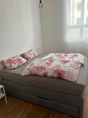 Ein Bett oder Betten in einem Zimmer der Unterkunft Tolle zentrale Stadtwohnung in Berlin-Weißensee-Prenzlauer Berg