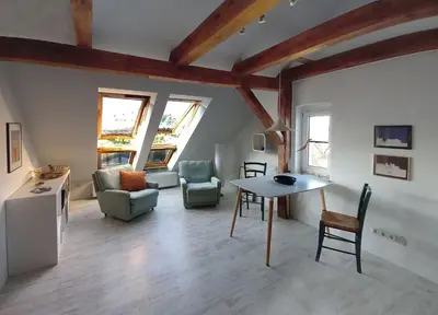 Ein Sitzbereich in der Unterkunft Ferienwohnung Schwalbennest
