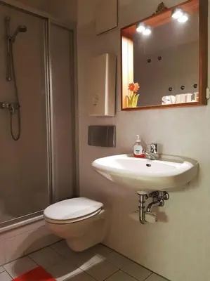 Ein Badezimmer in der Unterkunft NICO Helles gemütliches Studio Innenstadt HomeOffice Workplace
