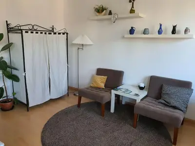 Ein Sitzbereich in der Unterkunft NICO Helles gemütliches Studio Innenstadt HomeOffice Workplace