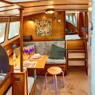 Gemütliches Wohnschiff