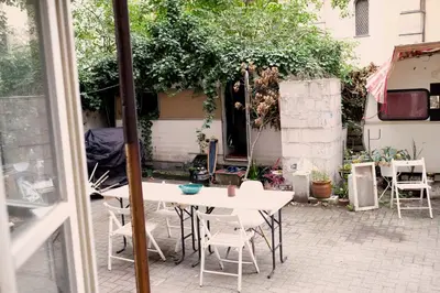 Ein Patio oder anderer Außenbereich in der Unterkunft Urban Loft in Vibrant Kreuzkölln