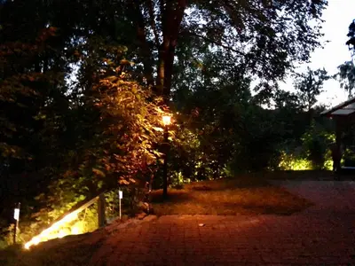 Ein Garten an der Unterkunft Haus mit Garten