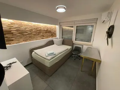 Ein Sitzbereich in der Unterkunft Aviators Guest House - Premium Room