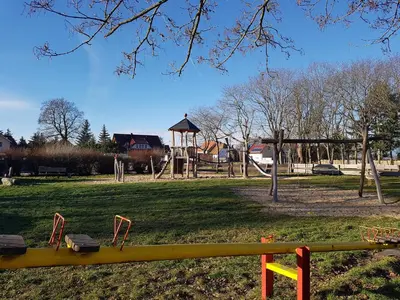 Ein Kinderspielbereich in der Unterkunft Naturferienhof Märkisch Luch - Trapphahn