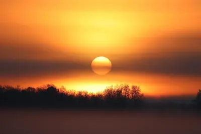 Blick auf den Sonnenuntergang/Sonnenaufgang von der Ferienwohnung aus oder aus der Nähe