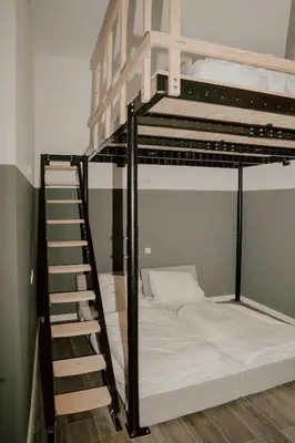 Ein Bett oder Betten in einem Zimmer der Unterkunft 12 Monkeys Apartments