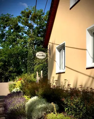 Ein Garten an der Unterkunft Pension Försterhof