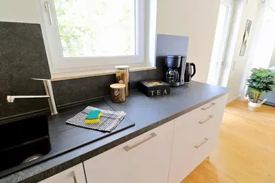 Küche/Küchenzeile in der Unterkunft RelaxRefugium LUXUS - Küche, Arbeitsplätze, Stellplatz & Komfort für bis 6 Gäste