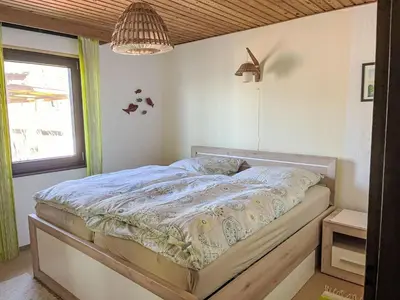 Ein Bett oder Betten in einem Zimmer der Unterkunft Chalet Bootshaus auf dem See by Interhome